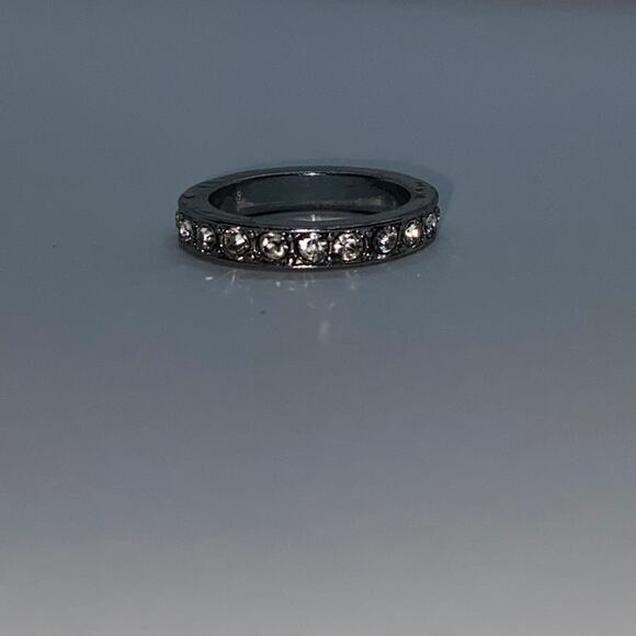 Silver-Tone Clear Rhinestone Band Style Ring Women's Size 6.5 - Picture 7 of 7